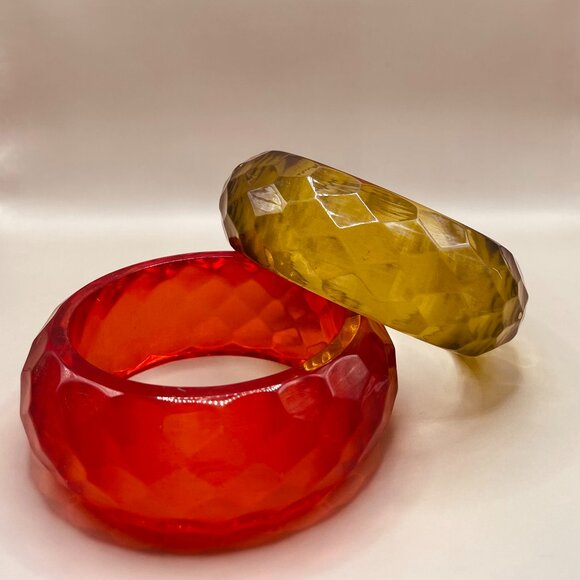 Rich Olive Green Faceted Acrylic Bracelet - Picture 8 of 16